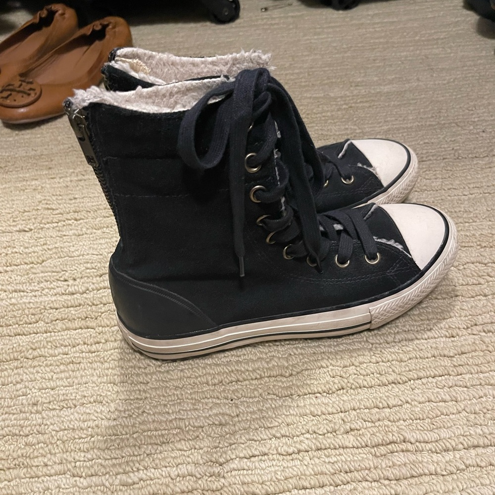 Converse - Picture 2 of 3